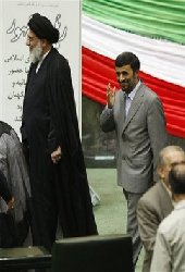 Iran swears in Ahmadinejad 