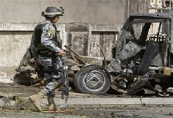 Deadly blasts hit Iraq market 