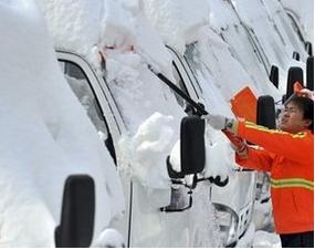 Scores die in China snowstorms  