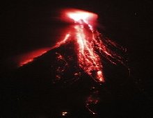 Thousands flee Philippines volcano 