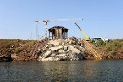 Bridge collapse in India 