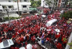 Red shirts take blood protest to PM 