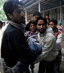 Troops fire at Kashmir protesters 