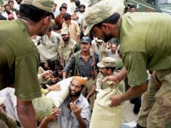 Floods trap thousands in Pakistan