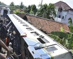 Deadly train crash in Indonesia 