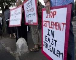 Palestinians protest, Israel allows more settlements