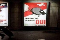 Swiss voters back deportation plan 