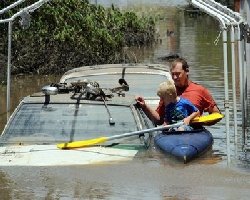 Australia floodwaters set to rise