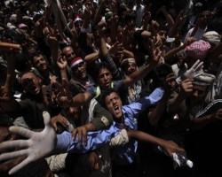 Yemen protesters clash with police 