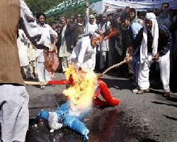 Afghans continue to denounce Quran burning 