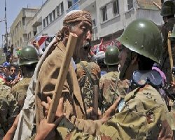 Dozens of Yemen protesters wounded 