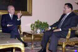 Peres Begins Talks with Mubarak