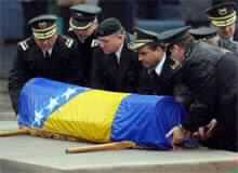 Bosnian Muslims Pay Tribute to "Father of Nation" at Funeral