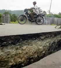 Second Big Quake in Two Days Strikes Indonesia