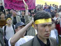 Kyrgyz Government, Opposition Edge toward Talks Amid Stepped-up Protests