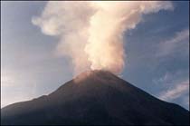 Thousands Flee Indonesian Volcano