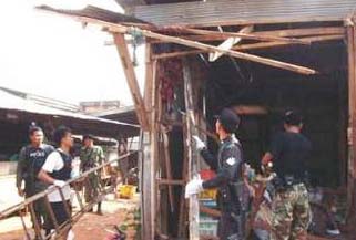 Thai Bomb Kills Police near Border