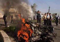 Many Iraqis Killed in Car Bomb Attacks