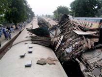 At Least 120 Killed in Pakistan Train Crash 